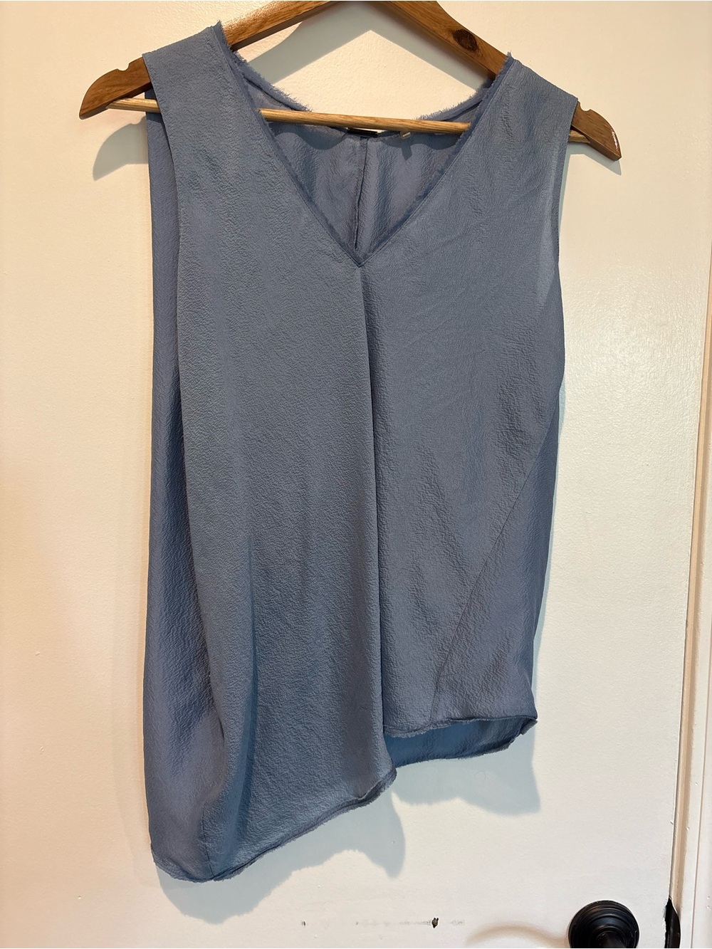 Elie Tahari Women's Blue 100% Silk Sleeveless V-Neck Tank Top w/Asymmetrical Hem